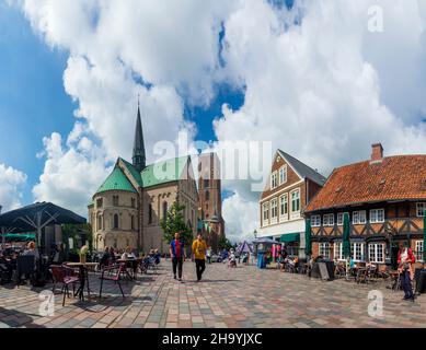 Esbjerg: cattedrale, piazza principale Torvet, Weis Stue casa a graticcio (a destra), a Ribe, Jylland, Jutland, Danimarca Foto Stock