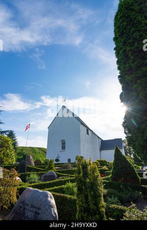 Vejle: chiesa, cimitero, Nort Mound, in Jelling, Jylland, Jutland, Danimarca Foto Stock