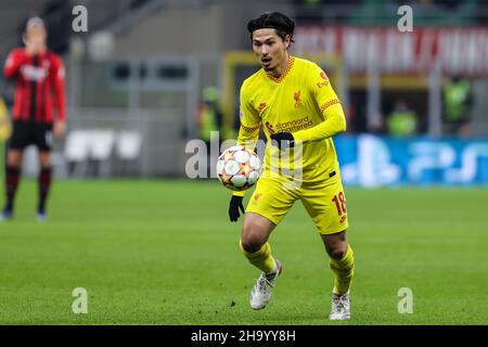 Milano, Italia. 07th Dic 2021. Takumi Minamino del Liverpool FC in azione durante la UEFA Champions League 2021/22 Group Stage - partita di calcio del Gruppo B tra l'AC Milan e il Liverpool FC allo Stadio Giuseppe Meazza di Milano.(Punteggio finale; AC Milan 1 - 2 Liverpool FC) (Foto di Fabrizio Carabelli/SOPA Images/Sipa USA) Credit: Sipa USA/Alamy Live News Foto Stock