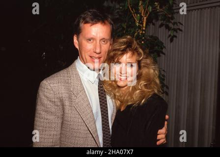 James Woods e Sarah Owen partecipano allo Screening del film "in Love and War" della NBC in televisione il 3 marzo 1987 al DGA Theatre di West Hollywood, California Credit: Ralph Dominguez/MediaPunch Credit: Ralph Dominguez/MediaPunch Foto Stock