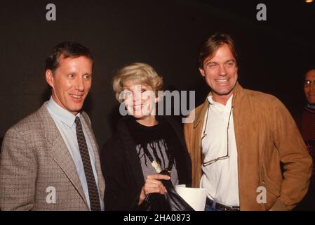 James Woods, Barbara Rush e Stephen Collins partecipano allo Screening del film made-for-Television della NBC 'in Love and War' il 3 marzo 1987 al DGA Theatre di West Hollywood, California Credit: Ralph Dominguez/MediaPunch Foto Stock