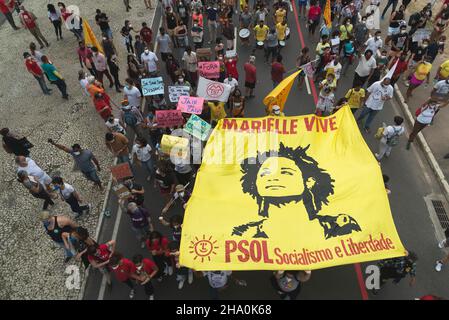 Salvador, Bahia, Brasile - 03 luglio 2021: I brasiliani protestano contro il governo del presidente Jair Bolsonaro nella città di Salvador. Foto Stock