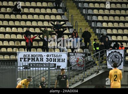 Zaporizhzhia, Ucraina. 09th Dic 2021. ZAPORIZHZHIA, UCRAINA - 9 DICEMBRE 2021 - i tifosi sono visti sugli stand durante il 2021/2022 UEFA Europa Conference League Matchday 6 Group C gioco tra FC Zorya Luhansk e FK Bodo/Glimt alla Slavutych Arena, Zaporizhzhia, Ucraina sudorientale. Credit: Ukrinform/Alamy Live News Foto Stock