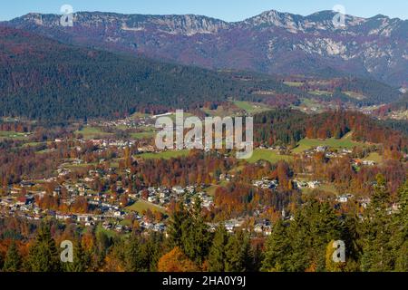 Veduta aerea di Berchtesgaden dall'altitudine della stazione centrale di Obersalzbergbahn, Berchtesgaden, alta Baviera, Germania meridionale, Europa Foto Stock