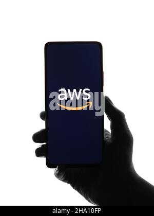 West Bangal, India - 05 dicembre 2021 : Amazon Web Services logo sullo schermo del telefono immagine stock. Foto Stock