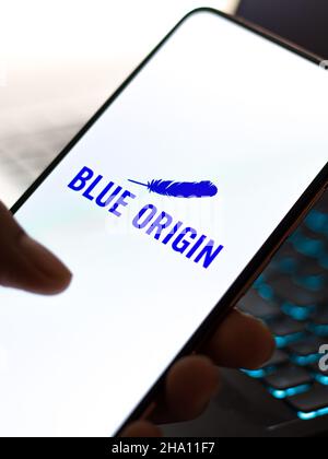 West Bangal, India - 05 dicembre 2021 : Blue Origin logo on phone screen stock image. Foto Stock