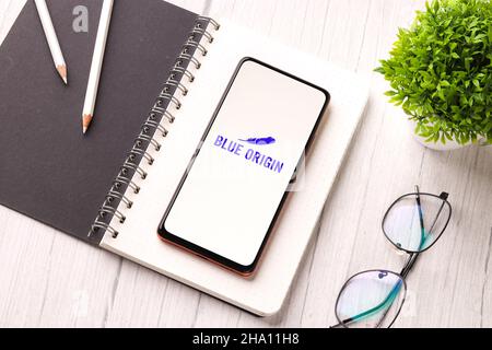 West Bangal, India - 05 dicembre 2021 : Blue Origin logo on phone screen stock image. Foto Stock