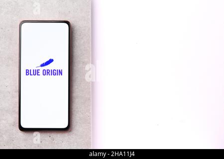 West Bangal, India - 05 dicembre 2021 : Blue Origin logo on phone screen stock image. Foto Stock