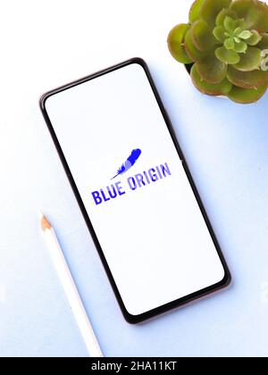 West Bangal, India - 05 dicembre 2021 : Blue Origin logo on phone screen stock image. Foto Stock