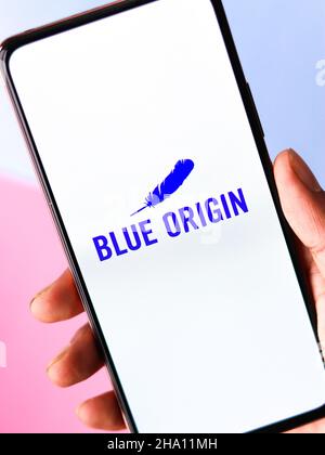 West Bangal, India - 05 dicembre 2021 : Blue Origin logo on phone screen stock image. Foto Stock