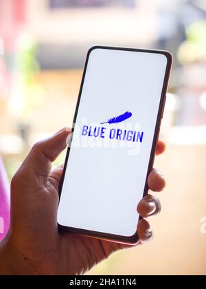 West Bangal, India - 05 dicembre 2021 : Blue Origin logo on phone screen stock image. Foto Stock