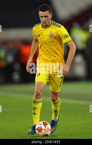 London Stadium, Londra, Regno Unito. 9th Dic 2021. Europa League Football West Ham Versus Dinamo Zagreb; Daniel Stefulj di GNK Dinamo Zagreb Credit: Action Plus Sports/Alamy Live News Foto Stock