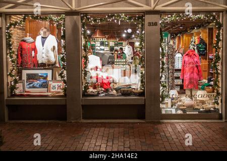 Un negozio in Quincy Market decorato per Natale - Boston, ma Foto Stock