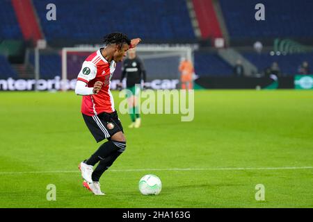 Rotterdam, Paesi Bassi. 09th Dic 2021. ROTTERDAM, PAESI BASSI - 9 DICEMBRE: Mimeirhel Benita di Feyenoord Rotterdam durante la partita di fase del Gruppo della Lega della Conferenza UEFA tra Feyenoord Rotterdam e Maccabi Haifa F.C. allo Stadion Feijenoord De Kuip il 9 dicembre 2021 a Rotterdam, Paesi Bassi (Foto di Yannick Verhoeven/Orange Pictures) credito: Orange Pics BV/Live Alamy News Foto Stock