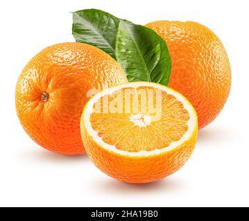 arance con foglie isolate su sfondo bianco. Foto Stock
