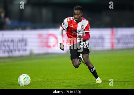 Rotterdam, Paesi Bassi. 09th Dic 2021. ROTTERDAM, PAESI BASSI - DICEMBRE 9: Aliou Balde di Feyenoord Rotterdam durante la partita di palco del gruppo UEFA Conference League tra Feyenoord Rotterdam e Maccabi Haifa F.C. allo Stadion Feijenoord De Kuip il 9 Dicembre 2021 a Rotterdam, Paesi Bassi (Foto di Yannick Verhoeven/Orange Pictures) credito: Orange Pics BV/Alamy Live News Foto Stock