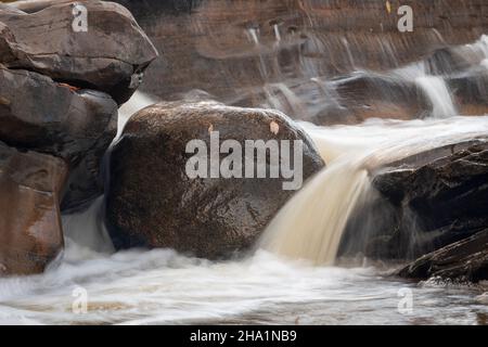 Cascate di Bonanza, Big Iron River, vicino Silver City, Autunno, Michigan, USA, di Dominique Braud/Dembinsky Photo Assoc Foto Stock