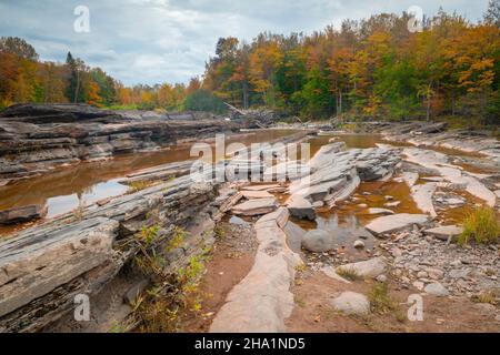 Cascate di Bonanza, Big Iron River, vicino Silver City, Autunno, Michigan, USA, di Dominique Braud/Dembinsky Photo Assoc Foto Stock