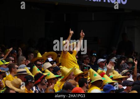 Brisbane, Australia. 10th Dic 2021. La folla canta a sostegno della squadra australiana di Brisbane, Australia, il 12/10/2021. (Foto di Patrick Hoelscher/News Images/Sipa USA) Credit: Sipa USA/Alamy Live News Foto Stock