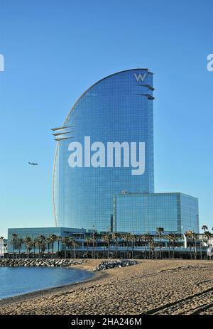 L'hotel W Barcelona è situato nel quartiere Barceloneta di Barcellona, Catalogna, Spagna Foto Stock