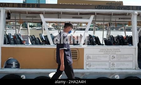 Il battello navetta gratuito Iconsiam dal Molo di Sathorn al Centro commerciale Foto Stock