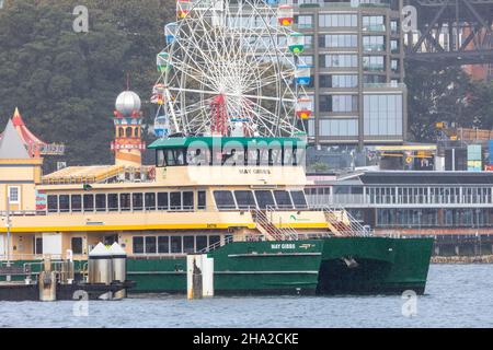Sydney Ferry May Gibbs a Mcmahons punto molo vicino Luna Park a North Sydney, NSW, Australia Foto Stock