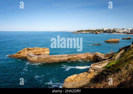 Gamaritz Dam roccia e mare. Città di Biarritz, Francia Foto Stock