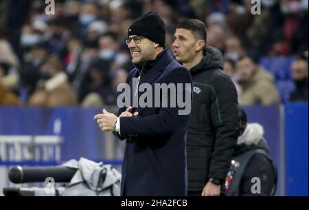 DECINES Charpieu nei pressi di Lione, Francia. 09th Dic 2021. Allenatore di Olympique Lyonnais Peter Bosz durante la UEFA Europa League, Gruppo A partita di calcio tra Olympique Lyonnais (Lione) e Rangers FC il 9 dicembre 2021 allo stadio Groupama a Decines-Charpieu vicino Lione, Francia - Foto: Jean Catuffe/DPPI/LiveMedia Credit: Independent Photo Agency/Alamy Live News Foto Stock