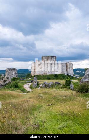 Les Andelys (Francia settentrionale): Panoramica del castello fortificato "Chateau Gaillard" nella Valle del Sine. Rovine della fortezza medievale costruita su calci Foto Stock