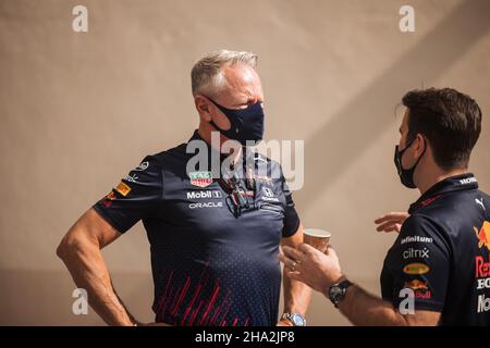 Abu Dhabi, Abu Dhabi. 10th Dic 2021. Jonathan Wheatley (GBR) Red Bull Racing Team Manager. Gran Premio di Abu Dhabi, venerdì 10th dicembre 2021. Yas Marina Circuit, Abu Dhabi, Emirati Arabi Uniti. 10.12.2021. Formula 1 World Championship, Rd 22, Gran Premio di Abu Dhabi, Yas Marina Circuit, Abu Dhabi, giorno di pratica. Il credito fotografico dovrebbe essere: XPB/Press Association Images. Credit: XPB Images Ltd/Alamy Live News Foto Stock