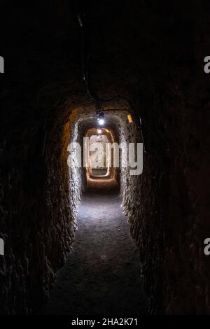 La Roche-Guyon (Francia settentrionale): Casemati trogloditi scavati nelle scogliere calcaree del castello. Tunnel delle blockhouse creato da Rommel nel 1943 Foto Stock