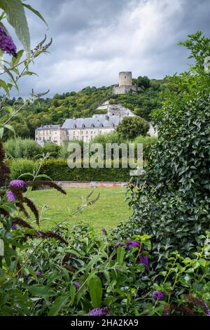 La Roche-Guyon (Francia settentrionale): Panoramica del castello e del suo castello Foto Stock