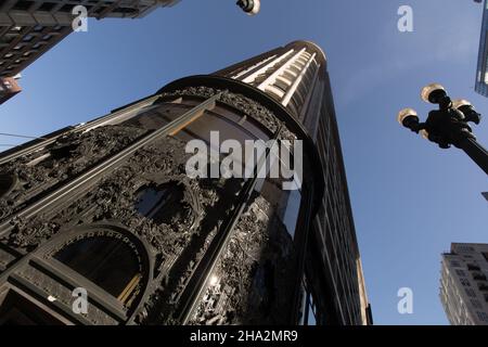 Chicago, Illinois USA : il Sullivan Center, un tempo era conosciuto come il Carson, Pirie, Scott and Company Building o il Carson, Pirie, Scott and Compan Foto Stock