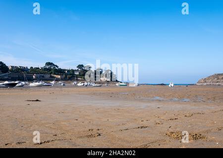 La baia “Havre de Rotheneuf” a bassa marea (Bretagna, Francia nord-occidentale) Foto Stock