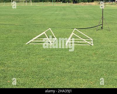 Campo da calcio verde vuoto Foto Stock