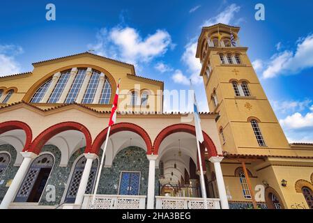 LARIS, GRECIA - Dic 06, 2021: Chiesa Metropolitana di Agios AchilleosAgios Achilleios è la Chiesa Metropolitana della città di Larissa Foto Stock