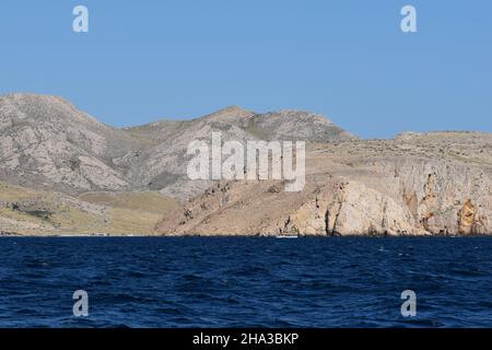 Navigazione attraverso l'isola croata, Sveti Grgur, Prvic, Krk, mare adriatico, Croato, Europa Foto Stock