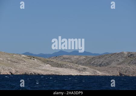 Navigazione attraverso l'isola croata, Sveti Grgur, Prvic, Krk, mare adriatico, Croato, Europa Foto Stock