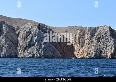 Navigazione attraverso l'isola croata, Sveti Grgur, Prvic, Krk, mare adriatico, Croato, Europa Foto Stock