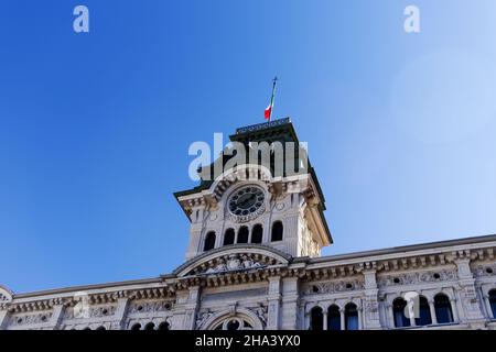 Torre del municipio di Trieste - comune di Trieste, Italia - vista ad angolo basso Foto Stock