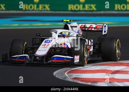 Abu Dhabi, Emirati Arabi Uniti. 10th dicembre 2021; Yas Marina Circuit, Abu Dhabi, Emirati Arabi Uniti: FIA Abu Dhabi F1 Grand Prix, giorno di pratica: Uralkali Haas F1 Team, Mick Schumacher Credit: Action Plus Sports Images/Alamy Live News Foto Stock