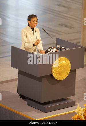 Oslo, Norvegia. 10th Dic 2021. Maria Ressa alla cerimonia del Premio Nobel per la Pace, il 10 dicembre 2021, presso il municipio di Oslo. Photo by Marius Gulliksrud/Stella pictures/ABACAPRESS.COM Credit: Abaca Press/Alamy Live News Foto Stock