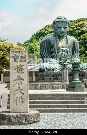 Grande Buddha, Daibutsu, una monumentale statua in bronzo del Buddha di Amida, tempio di Kōtoku-in, Kamakura, Kanagawa Foto Stock