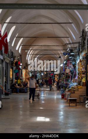 Istanbul, Turchia - 4 settembre 2021: Il famoso mercato orientale del Gran Bazaar di Istanbul. Foto Stock