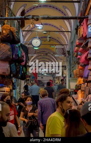 Istanbul, Turchia - 4 settembre 2021: Il famoso mercato orientale del Gran Bazaar di Istanbul. Foto Stock