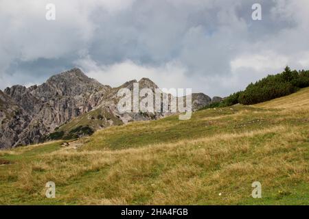 vista dal solsteinhaus 1806m verso erlspitze 2405m,austria,tirolo,zirl Foto Stock