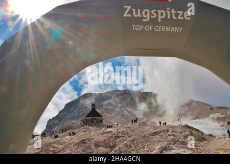 zugspitz cappella maria visitation, cappella più alta in germania (2600müm.), banner pubblicitari zugspitze, cima della germania, werdenfelser terra, garmisch-partenkirchen, loisachtal, alta baviera, baviera, germania meridionale, germania, europa, Foto Stock