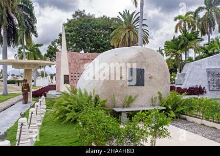 Mausoleo di Fidel Castro, presidente cubano e leader rivoluzionario nel cimitero di Santa Ifigenia a Santiago di Cuba, sull'isola di Cuba, Caraibi Foto Stock