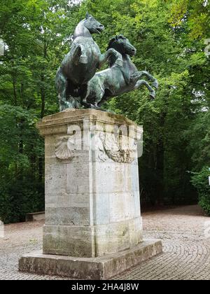 Statue sul grande Parco pubblico PRATO DELLA VALLE a Padova, nella Regione  Veneto IN ITALIA nel Sud Europa Foto stock - Alamy