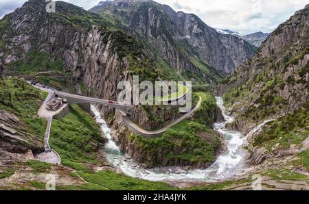 curve estreme in alta montagna Foto Stock